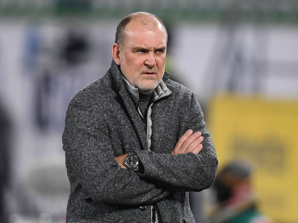 Jörg Schmadtke, Geschäftsführer Sport vom VfL Wolfsburg, im Stadion.