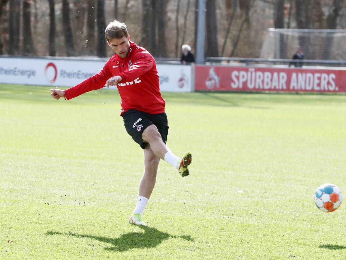 Sebastian Andersson beim Schusstraining des 1. FC Köln