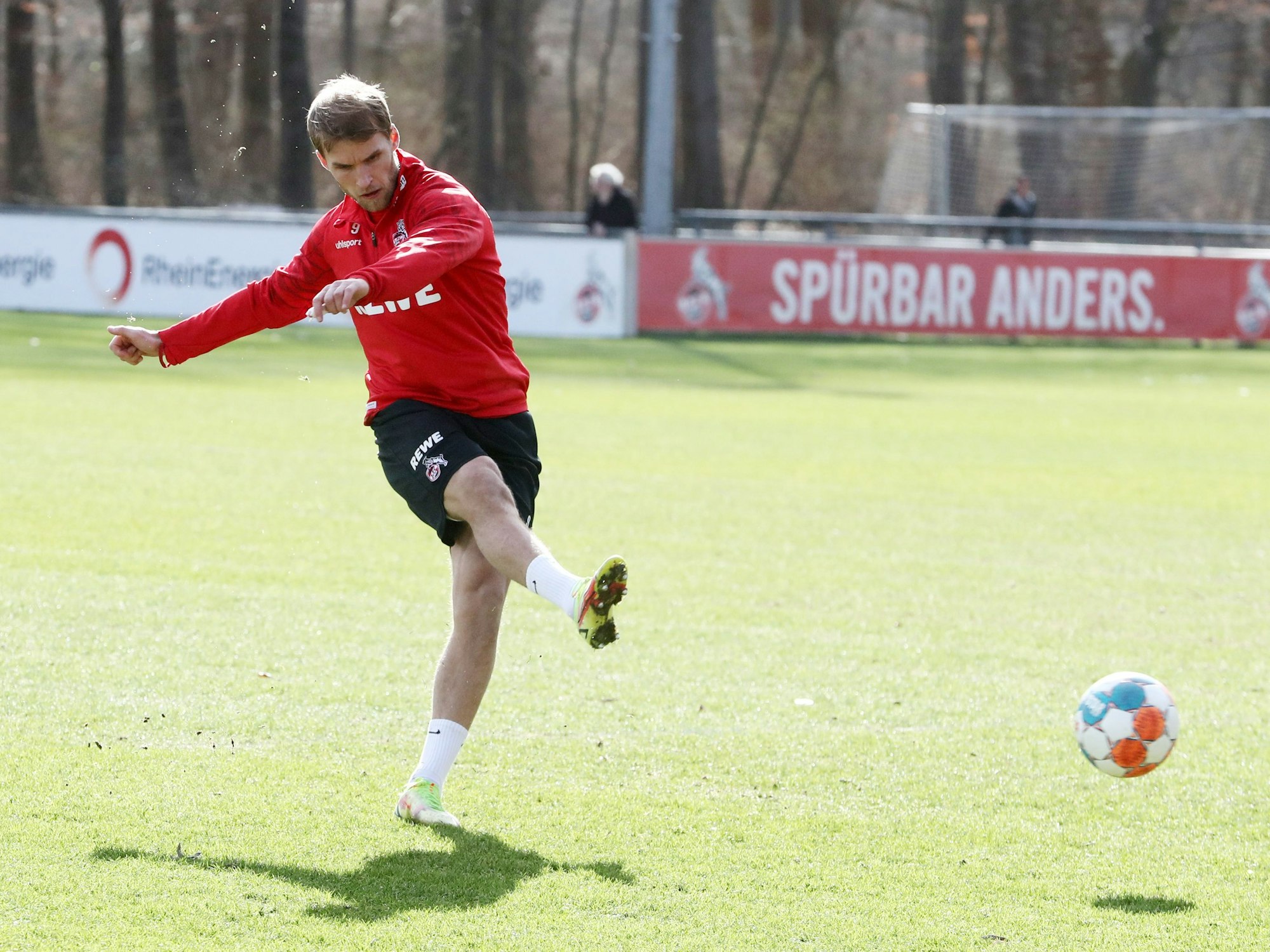 Sebastian Andersson beim Schusstraining des 1. FC Köln
