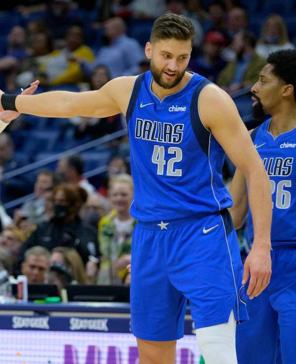 Die beiden Profi-Basketballer Luka Doncic und Maxi Kleber.