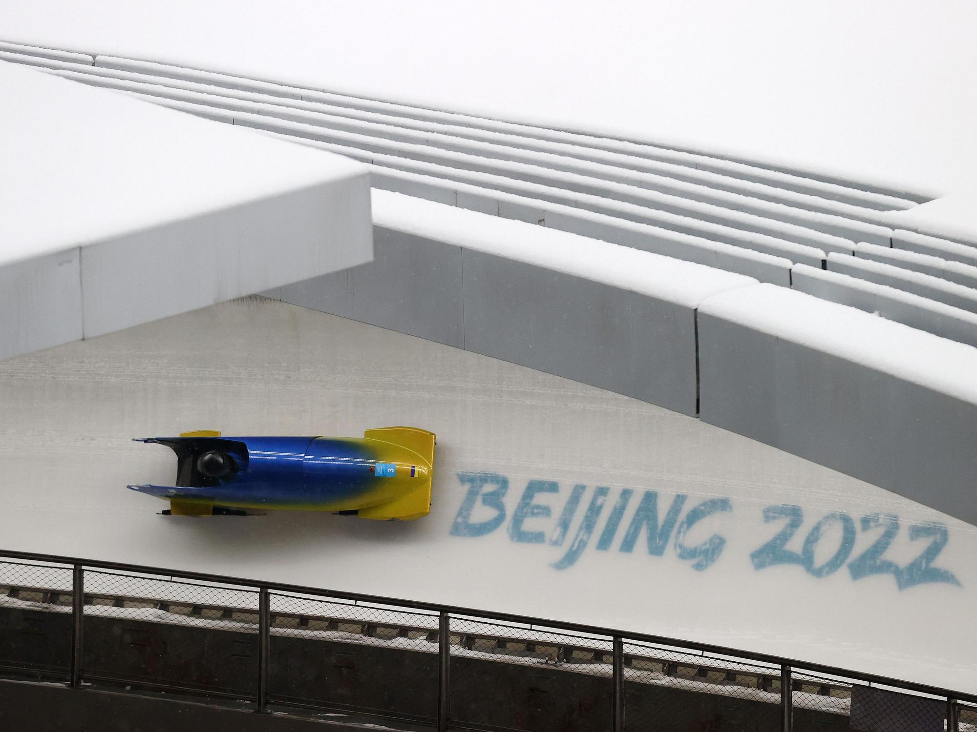 Die ukrainische Bobfahrerin Lidiia Hunko beim olympischen Wettkampf der Frauen auf der Bobbahn am 13. Februar 2022 in Yanqing, China.
