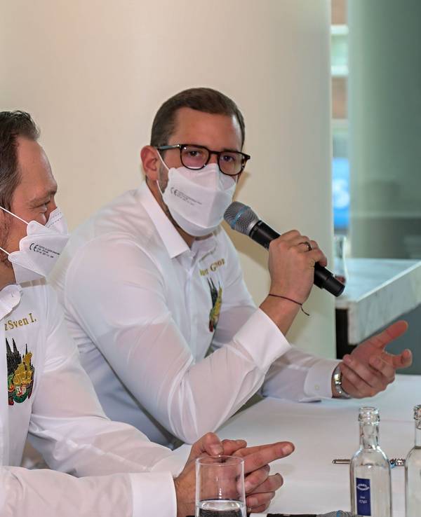 Jungfrau Gerdemie, Prinz Sven und Bauer Gereon (v.l.) bei der Pressekonferenz