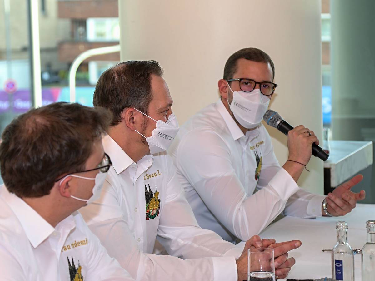 Jungfrau Gerdemie, Prinz Sven und Bauer Gereon (v.l.) bei der Pressekonferenz
