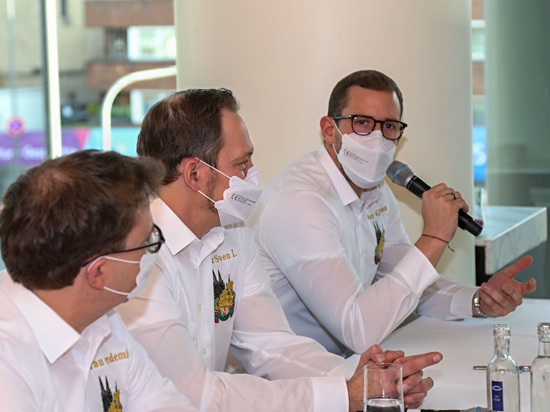 Jungfrau Gerdemie, Prinz Sven und Bauer Gereon (v.l.) bei der Pressekonferenz