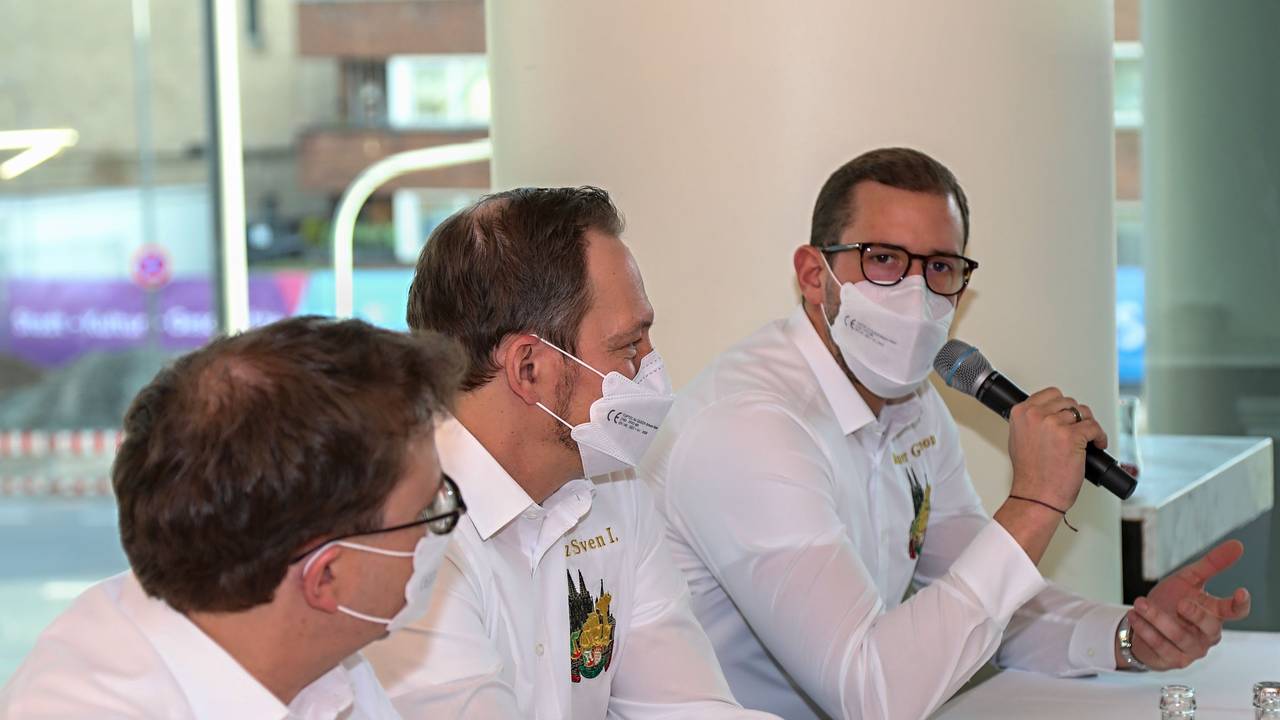 Jungfrau Gerdemie, Prinz Sven und Bauer Gereon (v.l.) bei der Pressekonferenz