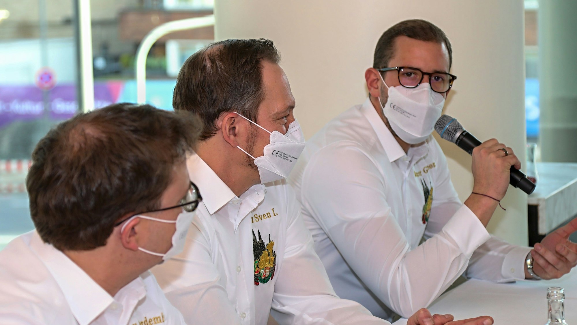 Jungfrau Gerdemie, Prinz Sven und Bauer Gereon (v.l.) bei der Pressekonferenz