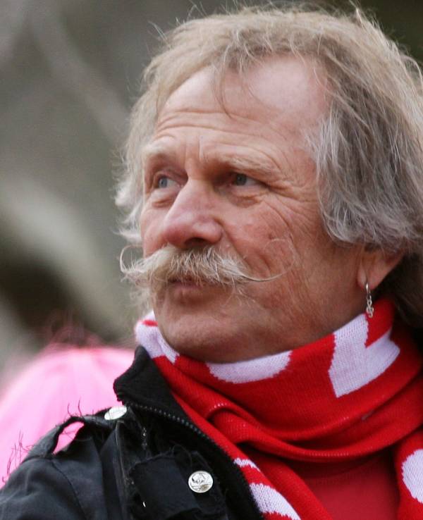 Er tritt leise ab: Henning Krautmacher (hier auf einem Foto, dass 2013 am Rosenmontag entstand) hatte eine traurige Nachricht für alle Höhner-Fans.