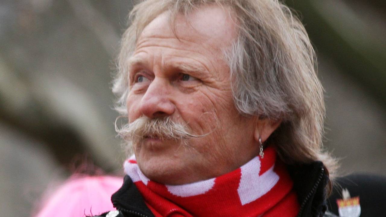 Er tritt leise ab: Henning Krautmacher (hier auf einem Foto, dass 2013 am Rosenmontag entstand) hatte eine traurige Nachricht für alle Höhner-Fans.