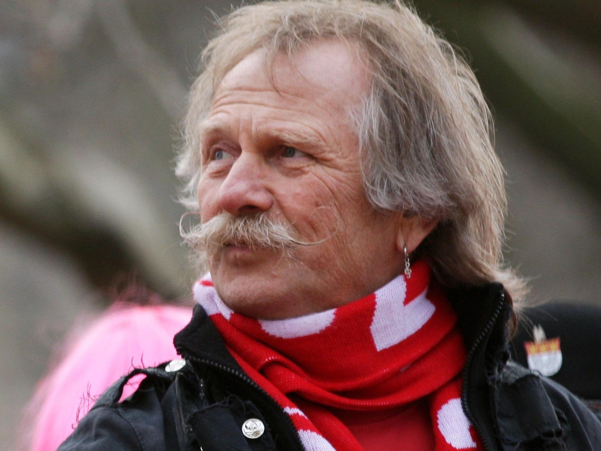 Er tritt leise ab: Henning Krautmacher (hier auf einem Foto, dass 2013 am Rosenmontag entstand) hatte eine traurige Nachricht für alle Höhner-Fans.