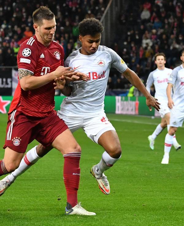 Niklas Süle und Karim Adeymi im Kampf um den Ball.