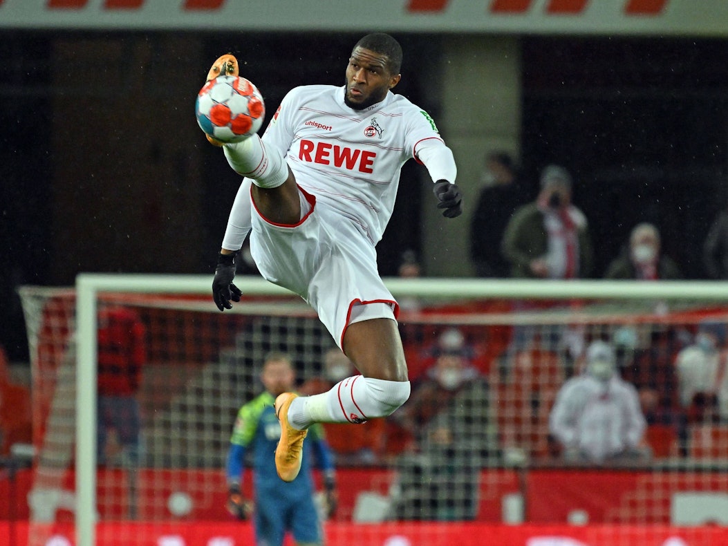 Anthony Modeste kontrolliert den Ball mit dem Fuß