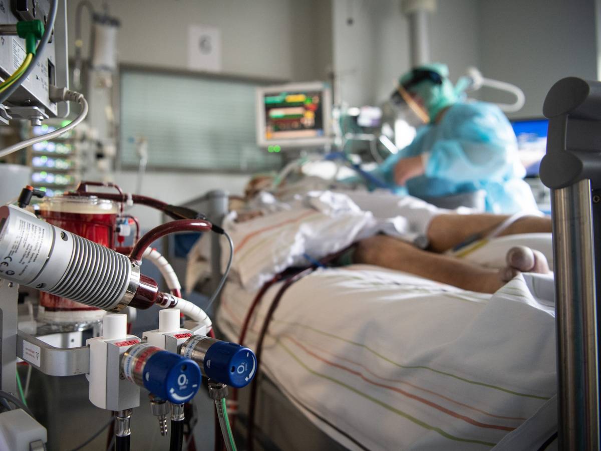 Vor allem für Corona-Patienten, die auf der Intensivstation (hier ein Archivfoto) behandelt werden mussten, steigt das Risiko, eine Herz-Kreislauf-Erkrankung zu bekommen.