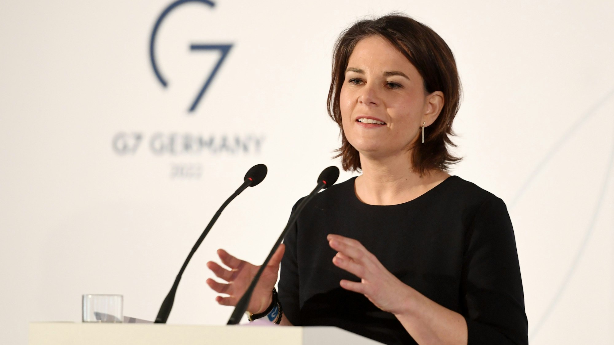 Annalena Baerbock (Bündnis 90/Die Grünen), Bundesaußenministerin, gibt bei der 58. Münchner Sicherheitskonferenz eine Pressekonferenz.