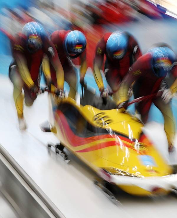 Francesco Friedrich, Thorsten Margis, Candy Bauer and Alexander Schüller bei ihrem Lauf im Vierer-Bob