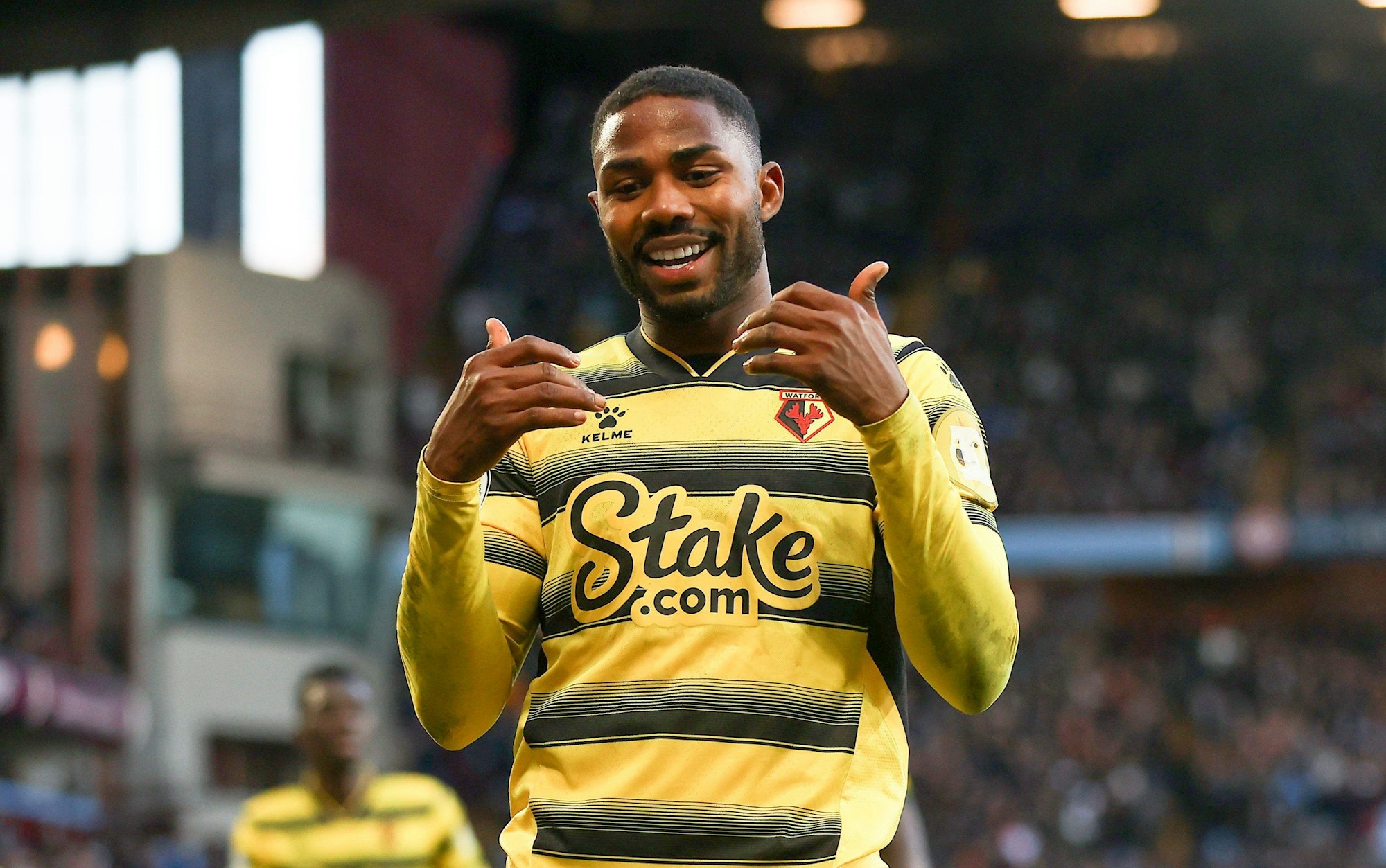 Emmanuel Dennis bejubelt seinen Treffer im Spiel Aston Villa gegen FC Watford am 19. Februar 2022.