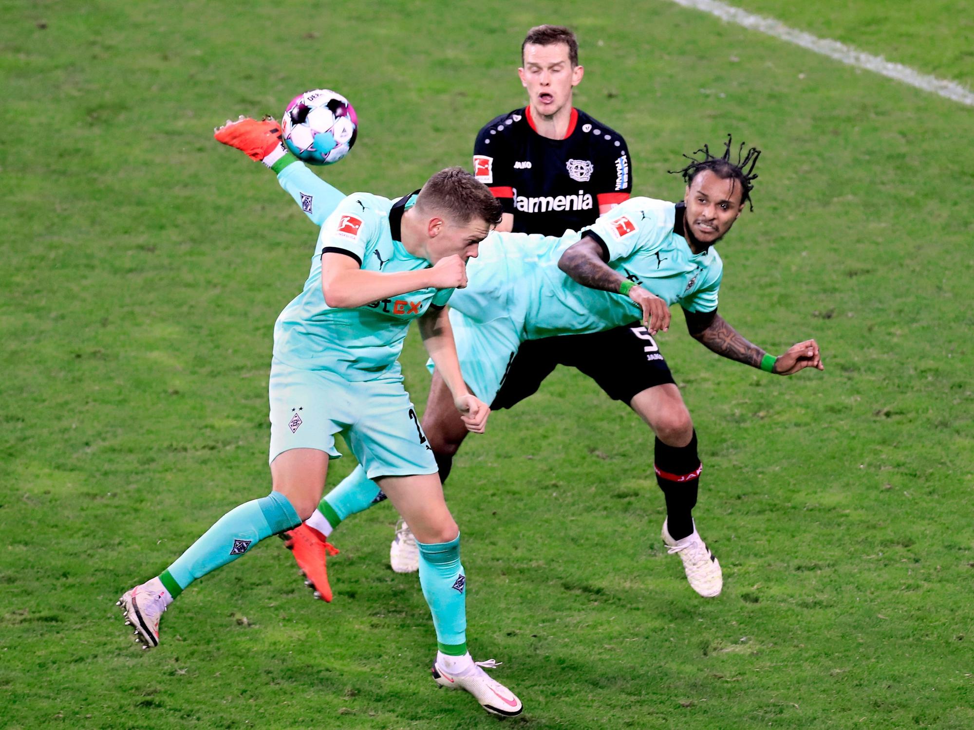 Fußballer Valentino Lazaro bei seinem Skorpion-Tor.