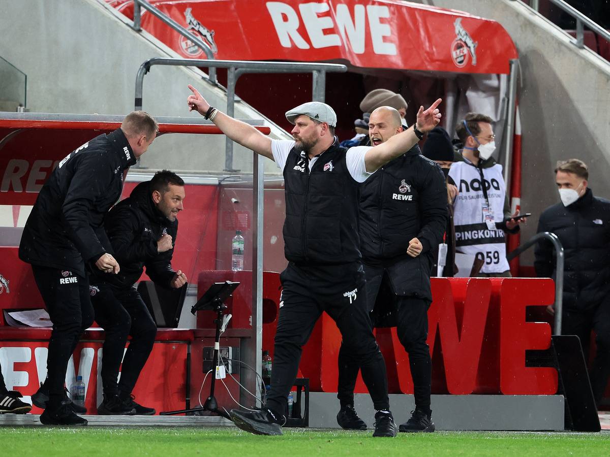 Steffen Baumgart jubelt über den Sieg des 1. FC Köln gegen Eintracht Frankfurt.