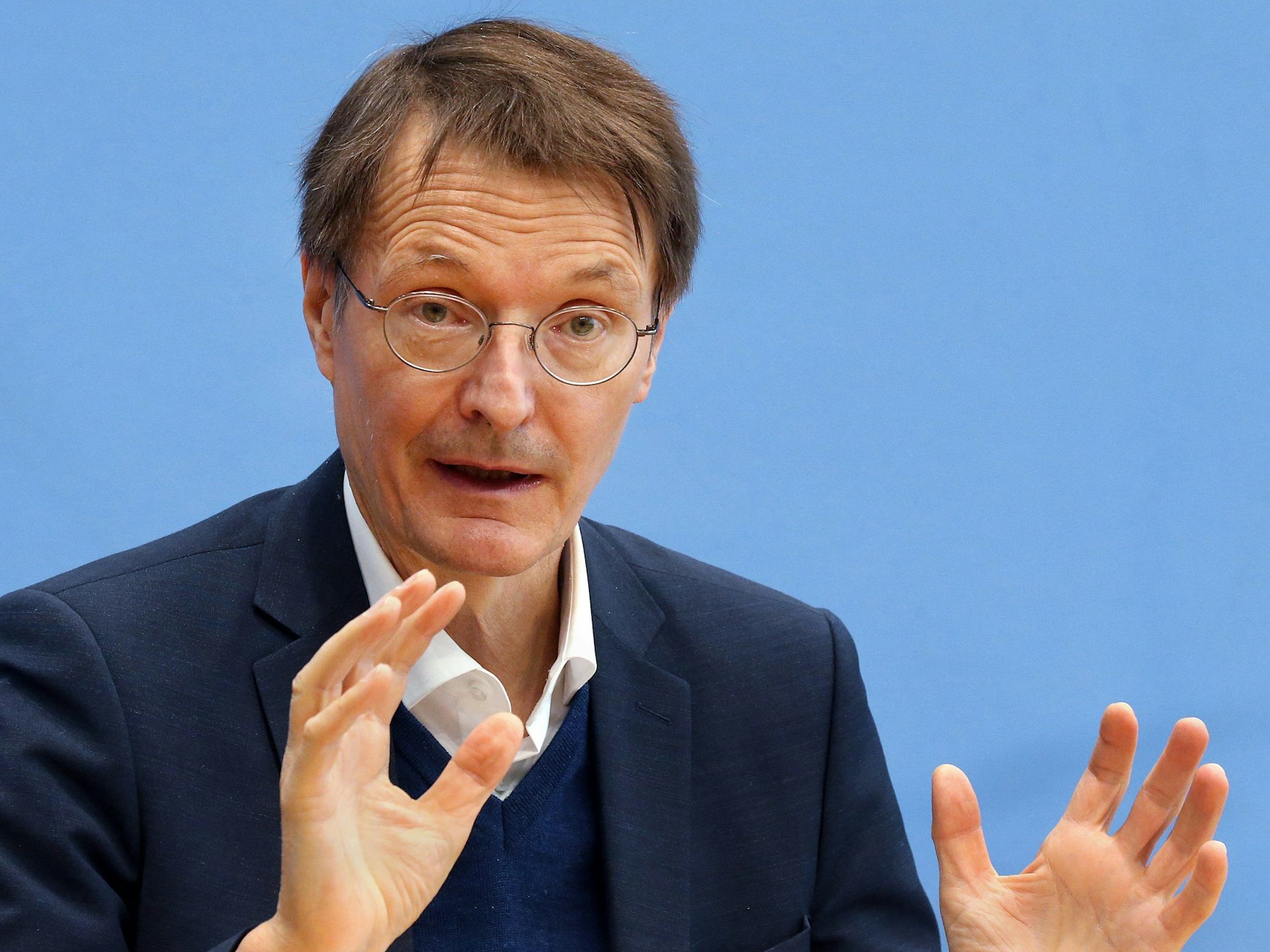 Karl Lauterbach (hier am 18.2.2022) warnt vor einem Corona-Trend.