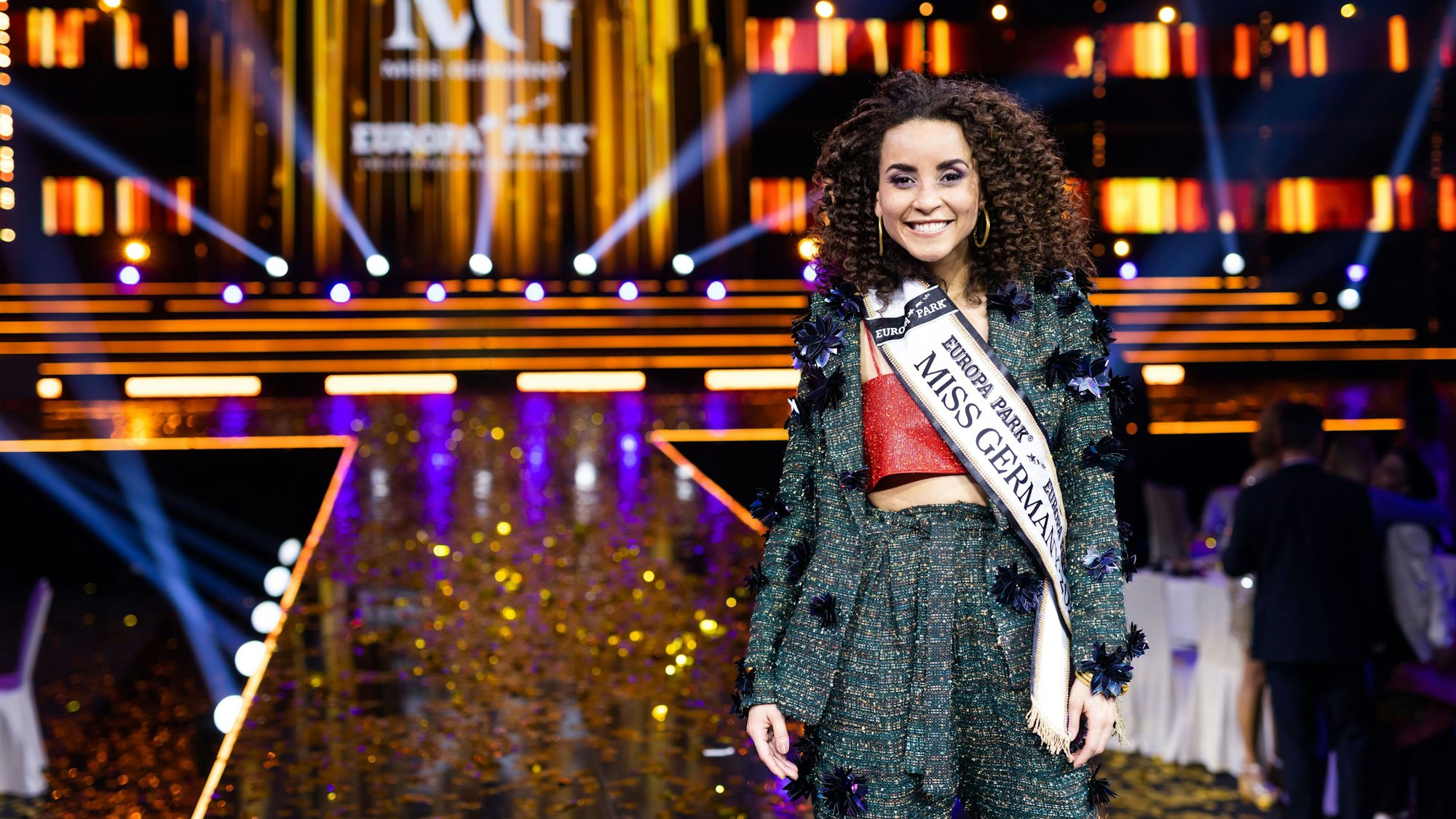 19.02.2022, Baden-Württemberg, Rust: Die neue «Miss Germany» Domitila Barros lacht nach ihrer Wahl.