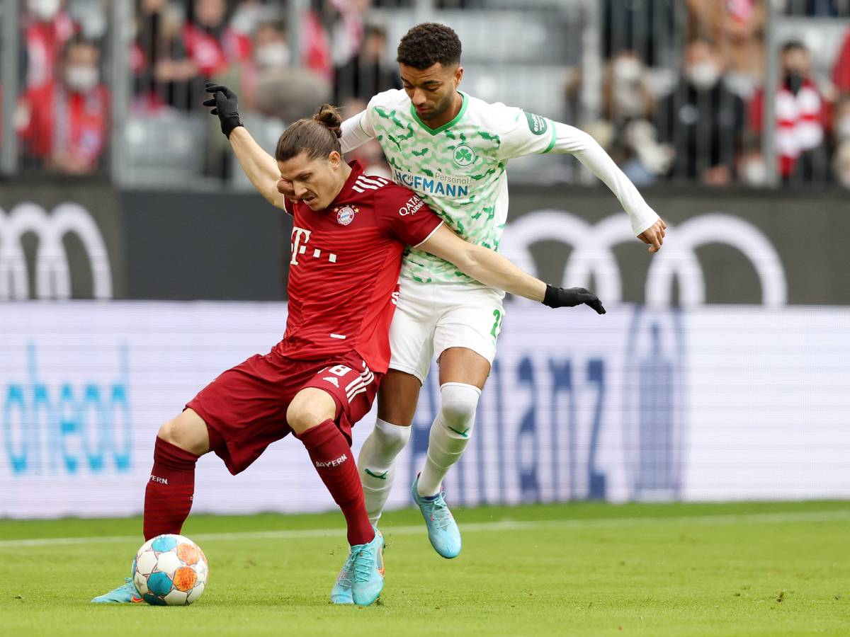 Marcel Sabitzerim Duell mit Timothy Tillman