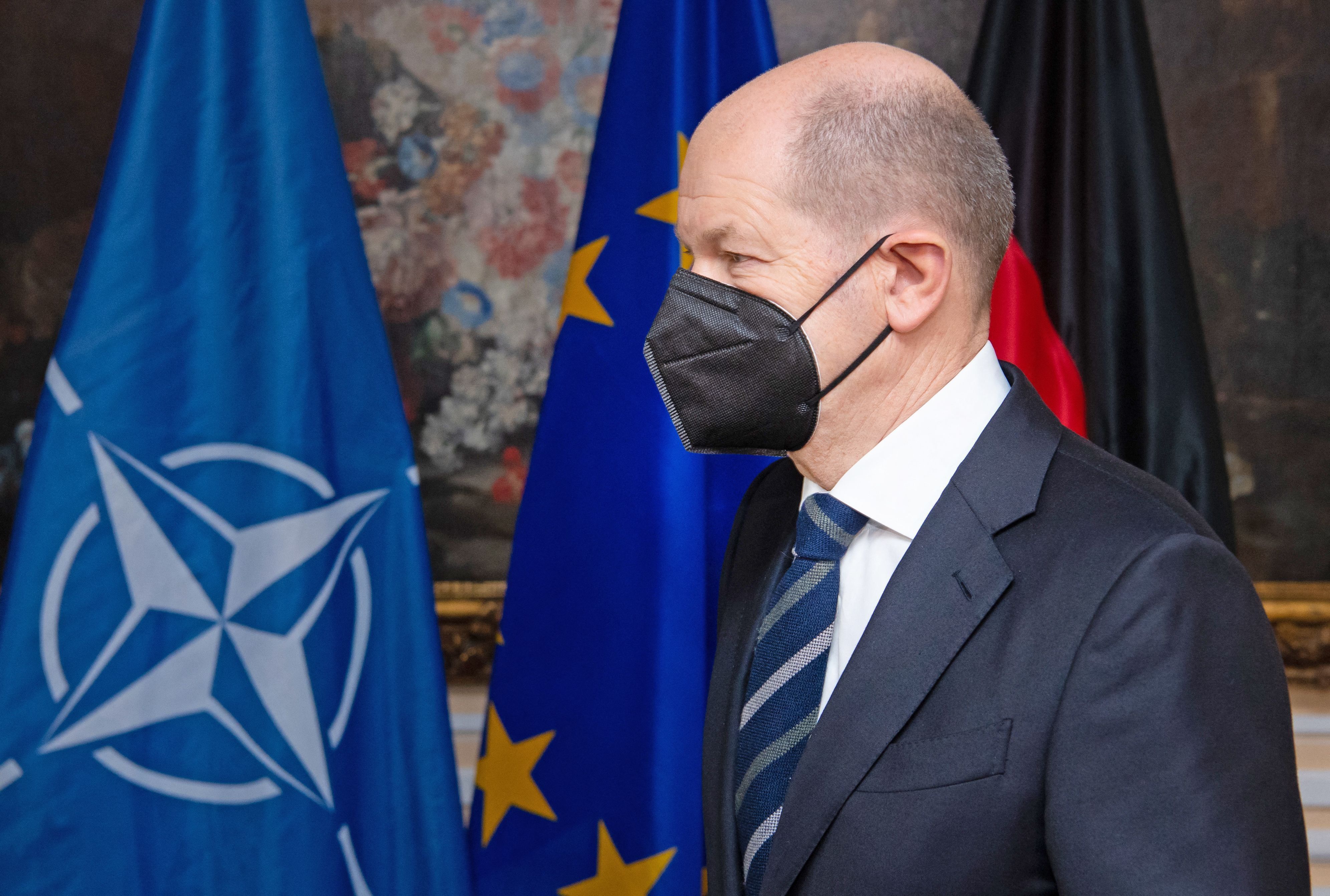 Kanzler Olaf Scholz (SPD), hier am 19. Februar auf der Münchner Sicherheitskonferenz, will am Montagnachmittag mit Wladimir Putin telefonieren.