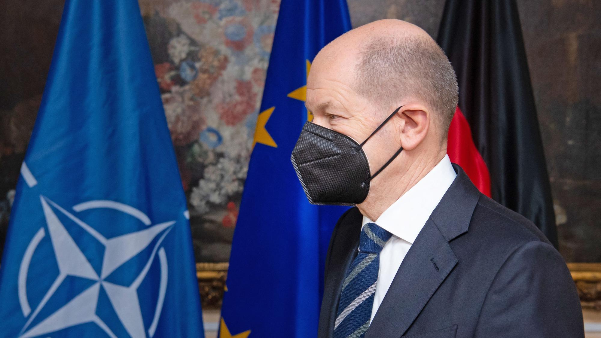 Kanzler Olaf Scholz (SPD), hier am 19. Februar auf der Münchner Sicherheitskonferenz, will am Montagnachmittag mit Wladimir Putin telefonieren.