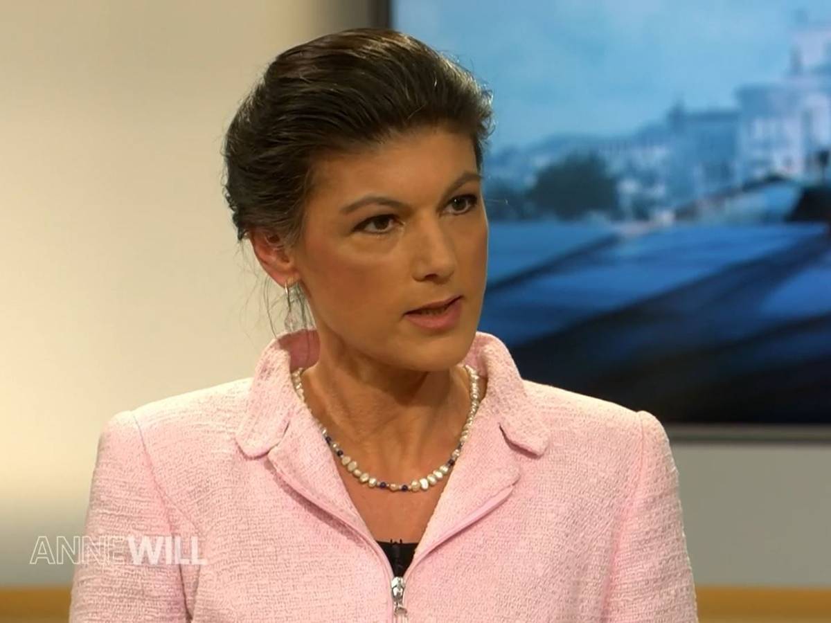 Anne Will (ARD) am 20.02.2022: Linken-Politikerin Sahra Wagenknecht machte mit ihren Thesen nicht nur den zugeschalteten SPD-Chef Lars Klingbeil "fassungslos".
