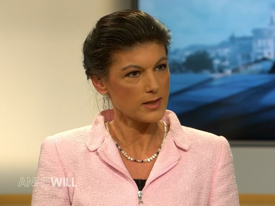 Anne Will (ARD) am 20.02.2022: Linken-Politikerin Sahra Wagenknecht machte mit ihren Thesen nicht nur den zugeschalteten SPD-Chef Lars Klingbeil "fassungslos".