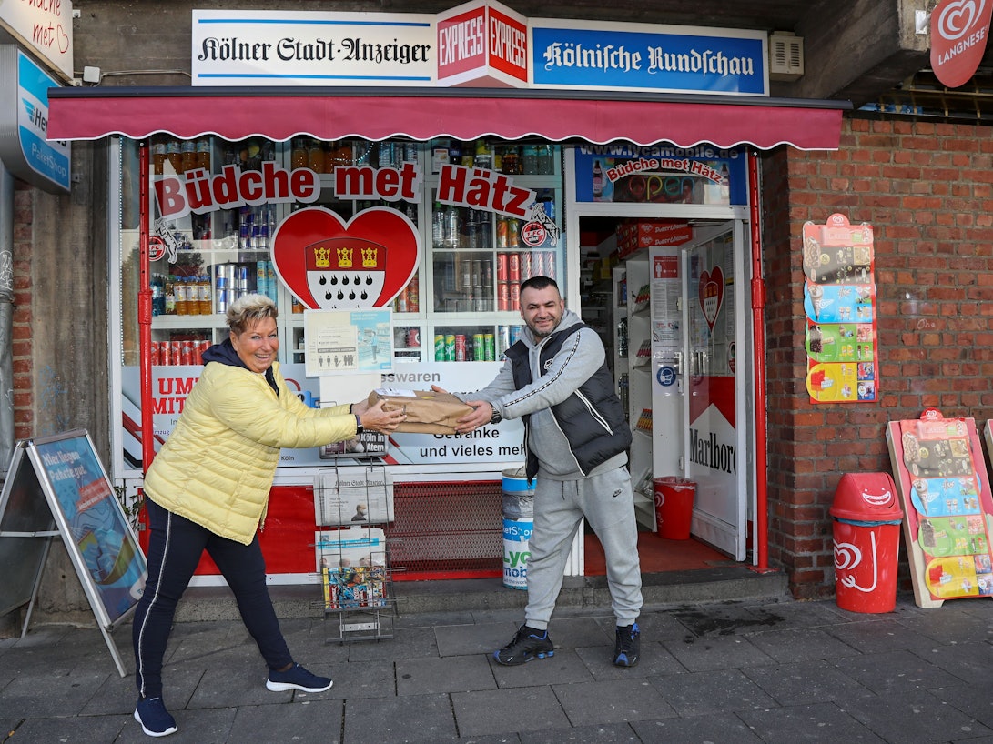 Kiosk-Chef Ali mit Marita Köllner
