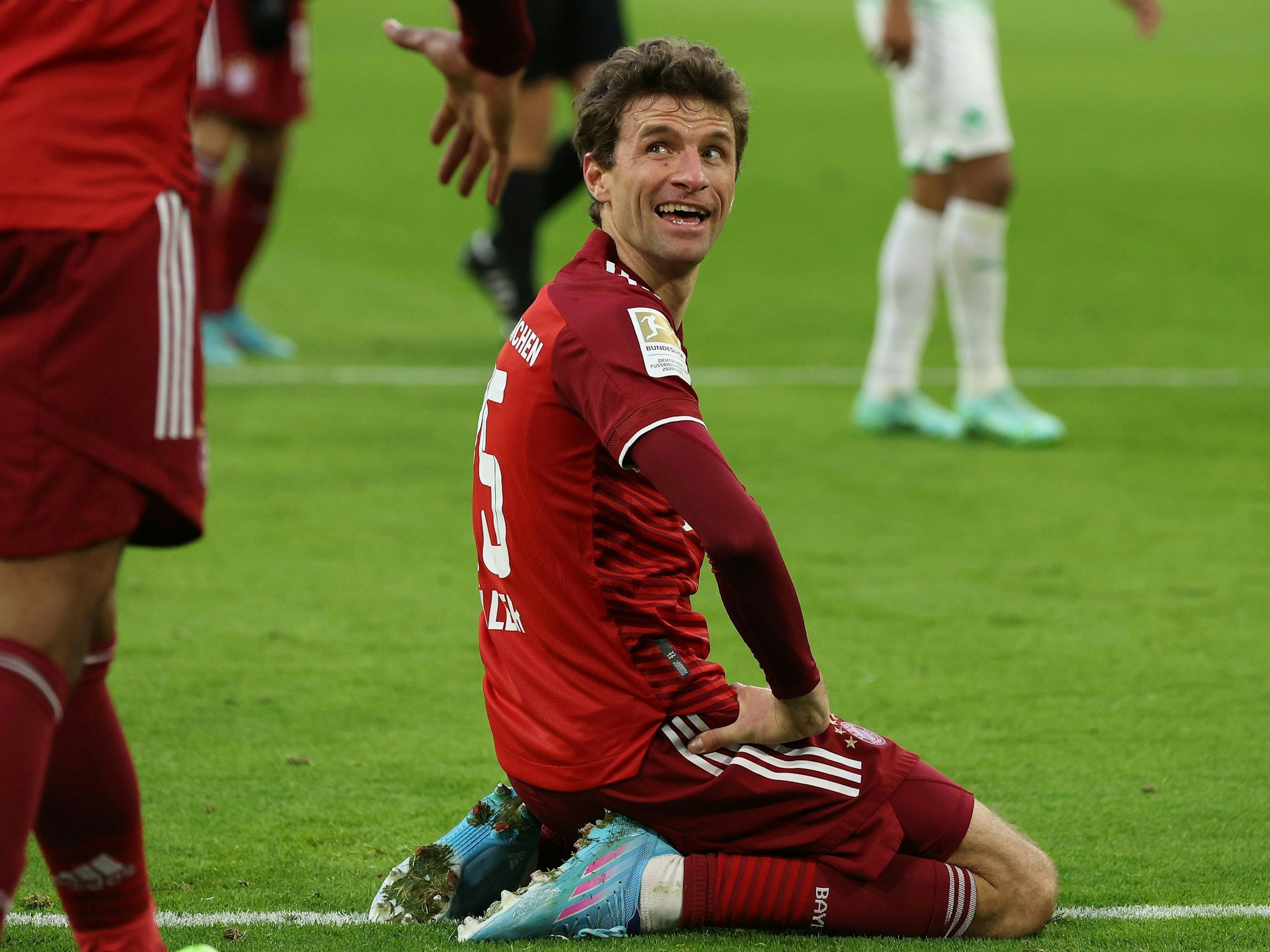 Thomas Müller vom FC Bayern München ärgert sich über eine vergebene Torchance.