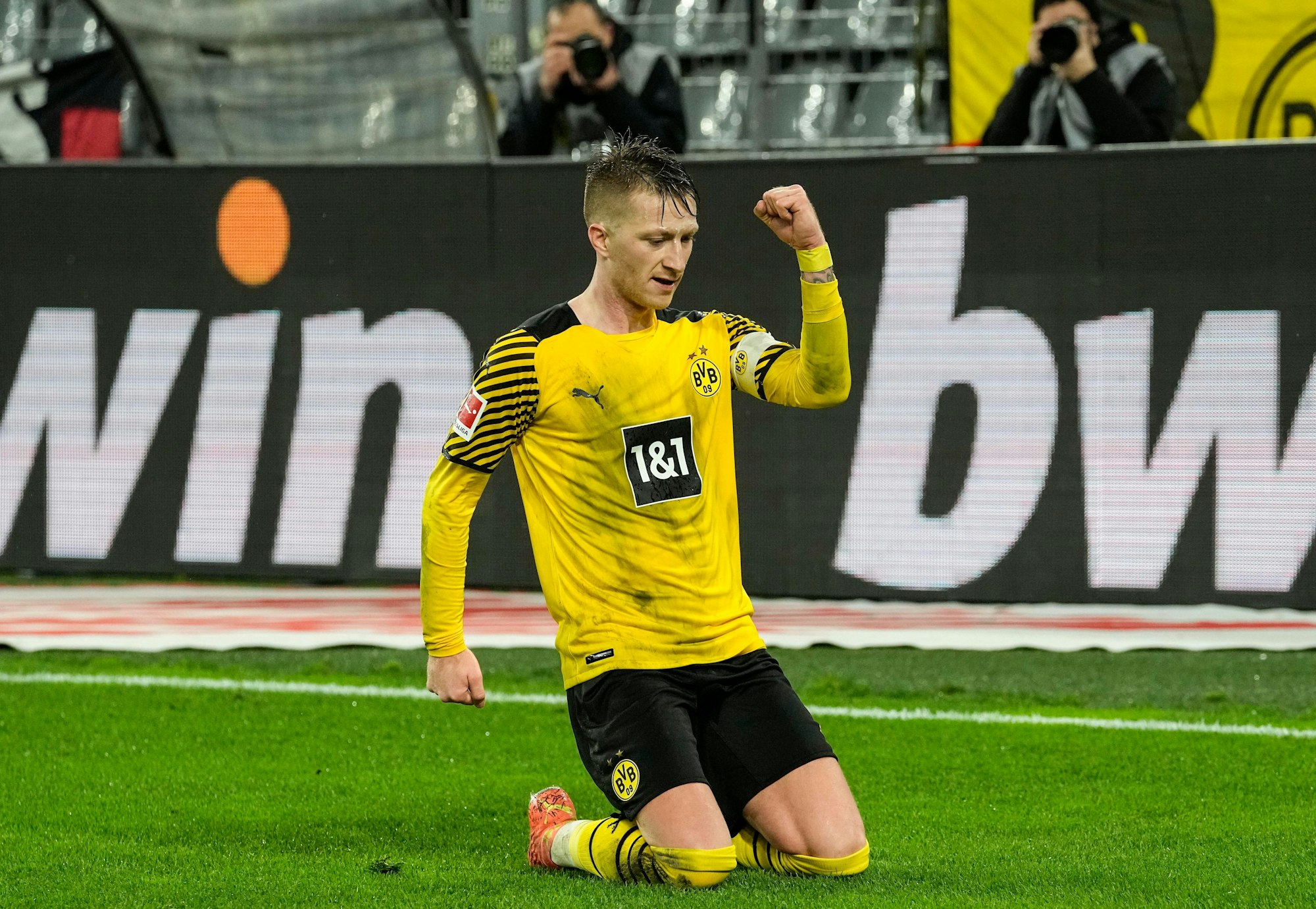 Marco Reus feiert das 4:0 für Borussia Dortmund