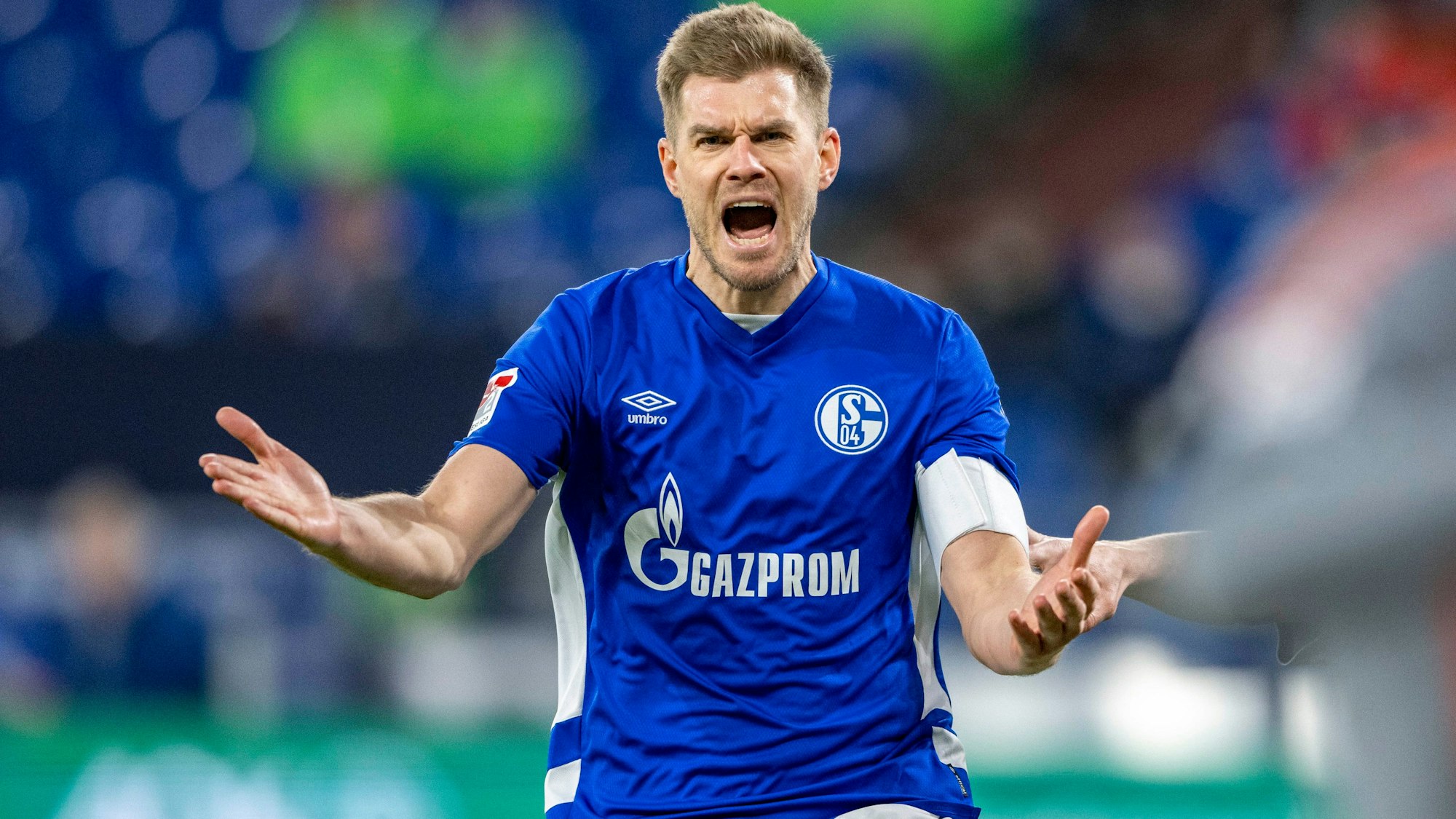 Schalkes Simon Terodde beschwert sich.