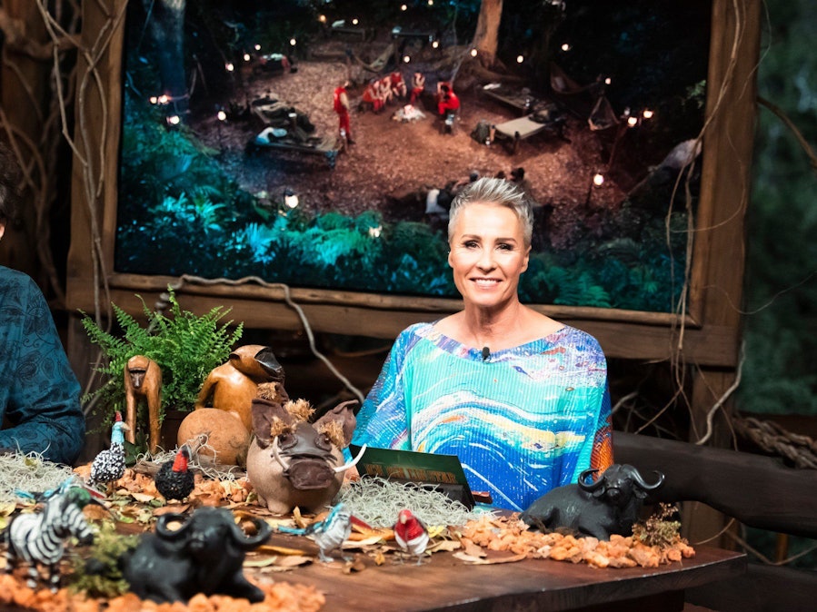 Die beiden Moderatoren Sonja Zietlow und Daniel Hartwich im Baumhaus in Südafrika. 2022 moderierten die beiden zum letzten Mal gemeinsam das Dschungelcamp „Ich bin ein Star, holt mich hier raus“.