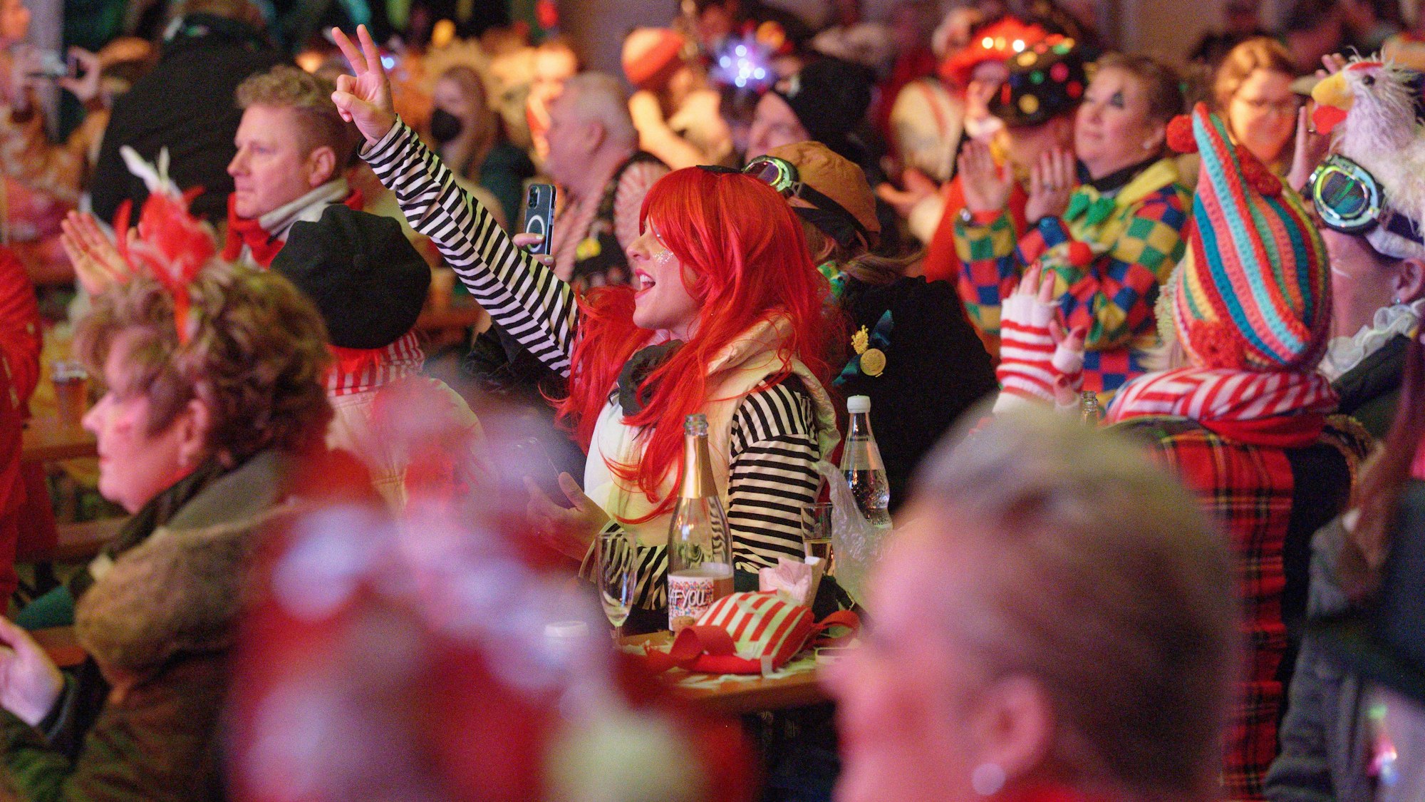 Feiern, schunkeln, bützen – wann können wir endlich wieder Karneval feiern? Der Straßenkarneval 2022 fällt in Köln aufgrund der Corona-Lage erneut aus.