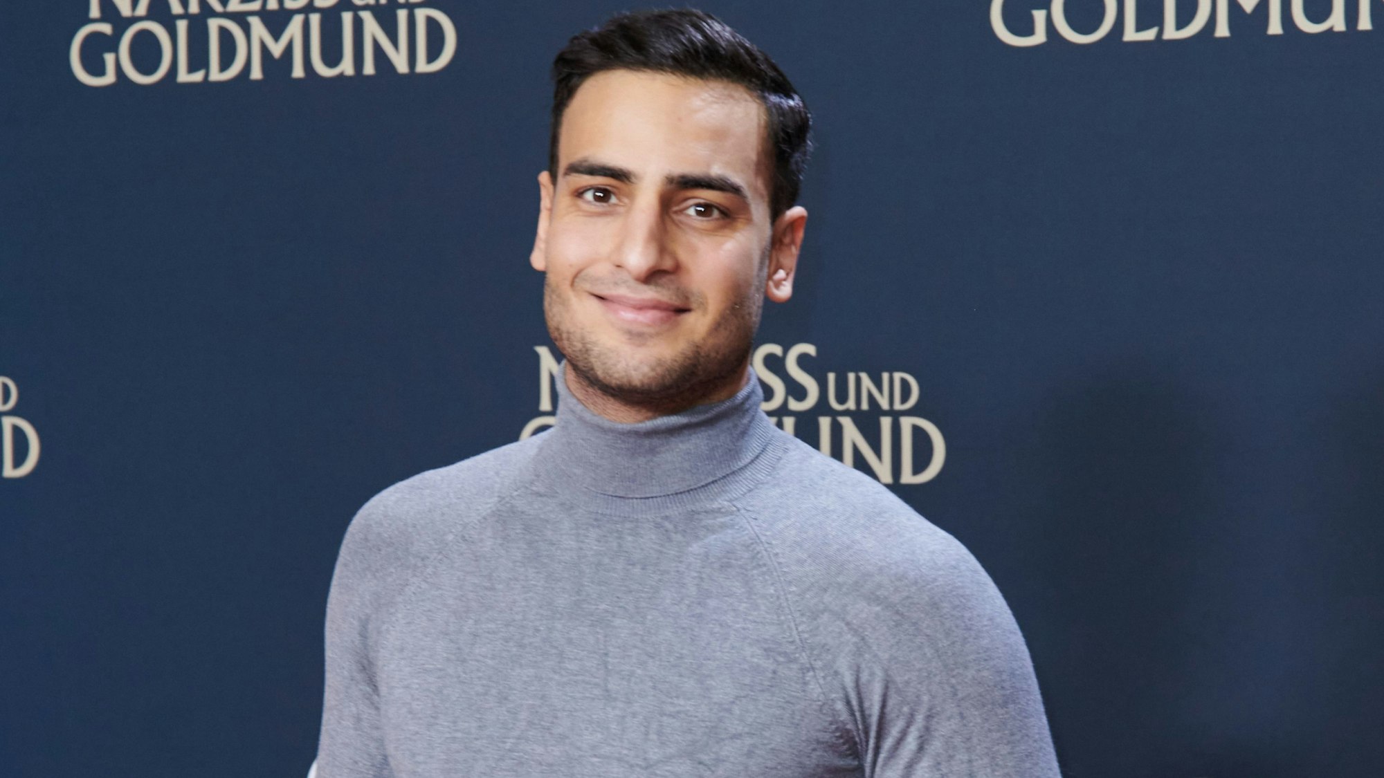 Schauspieler Timur Ülker kommt zur Weltpremiere von dem Film «Narziss und Goldmund» in den Zoo Palast.