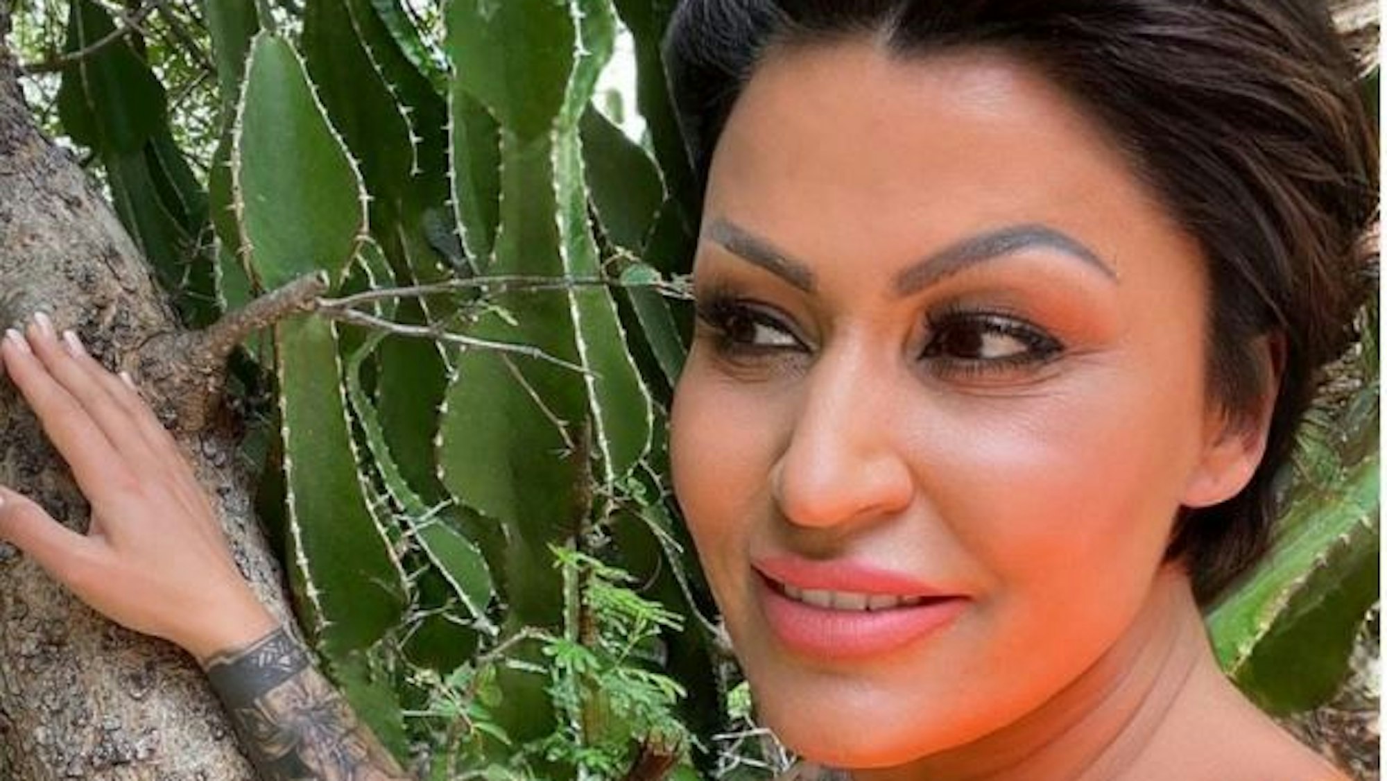 Das Selfie vom 30. Januar 2022 zeigt Jasmin Herren, die an der Kamera vorbeischaut.