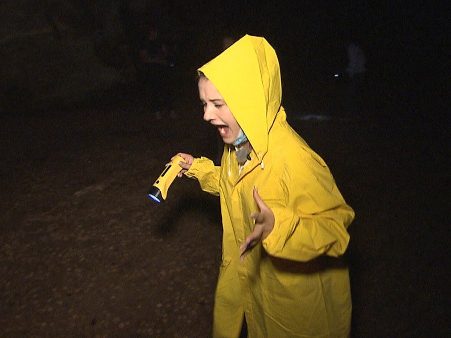 Die Geissens erleben dramatische Stunden in der Dominikanischen Republik. Es geht in den Dschungel zu einer Höhlen-Besichtigung. Davina gerät in Panik.