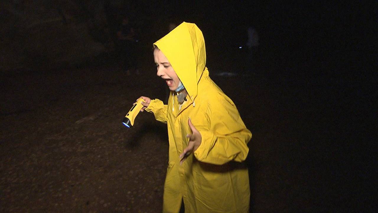 Die Geissens erleben dramatische Stunden in der Dominikanischen Republik. Es geht in den Dschungel zu einer Höhlen-Besichtigung. Davina gerät in Panik.