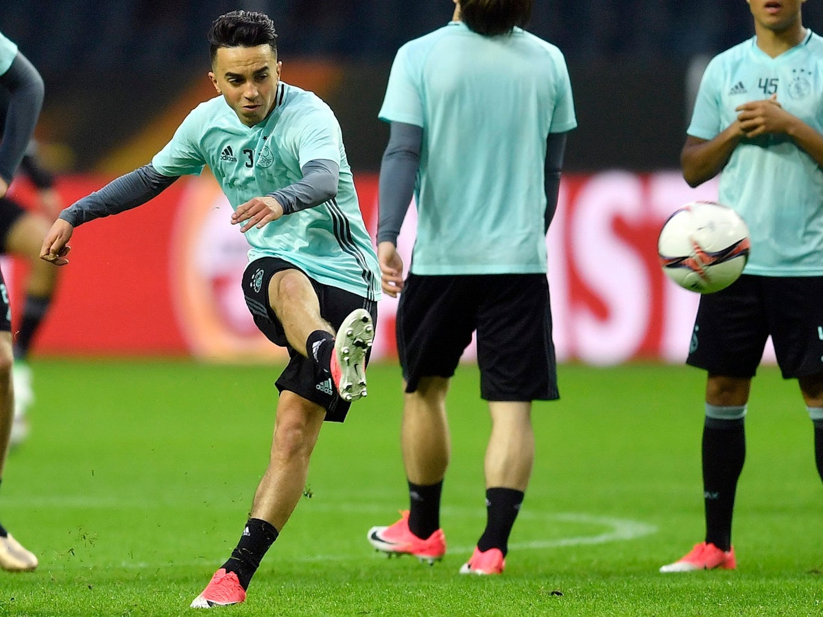 Ex-Ajax-Kicker Abdelhak Nouri schießt einen Ball während des Fußballtrainings in der Friends Arena in Stockholm.