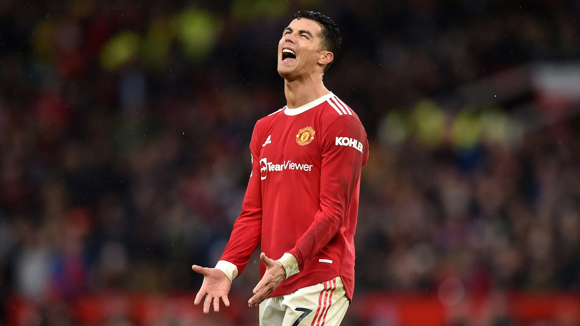 Cristiano Ronaldo ärgert sich nach einer vergebenen Torchance.