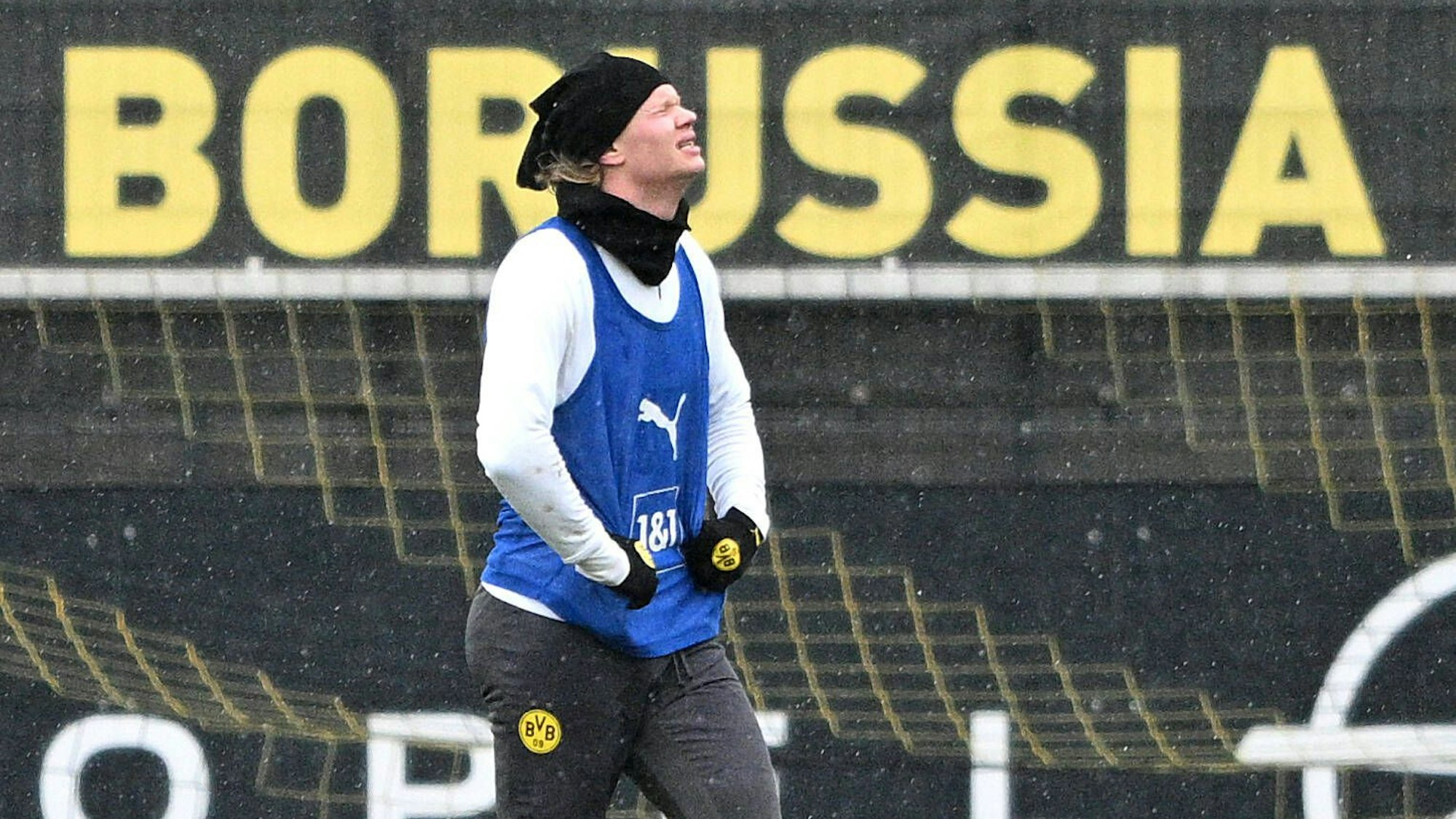 Erling Haaland verzieht das Gesicht, hier im Training von Borussia Dortmund am 21. Februar 2022.