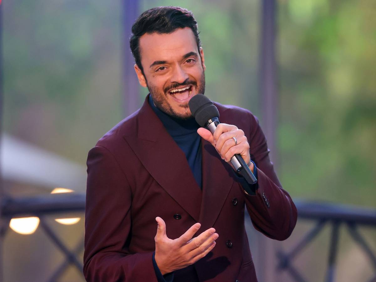 Der italienische Musiker und Sänger Giovanni Zarrella singt in der Aufzeichnung der "Ross Antony Show". (zu dpa "Zarrella: Habe genauso viele Windeln gewechselt wie meine Frau") +++ dpa-Bildfunk +++