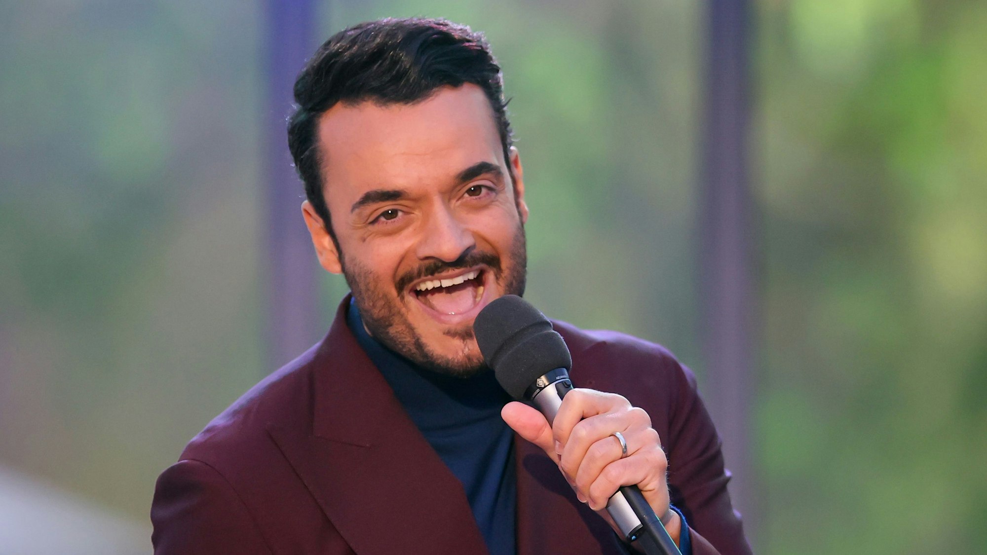 Der italienische Musiker und Sänger Giovanni Zarrella singt in der Aufzeichnung der "Ross Antony Show". (zu dpa "Zarrella: Habe genauso viele Windeln gewechselt wie meine Frau") +++ dpa-Bildfunk +++