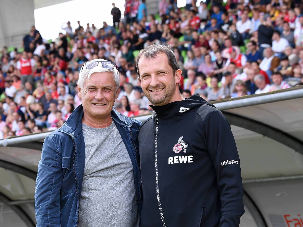 Denis Lapaczinski (r.) und Armin Veh (l.) beim Testspiel gegen den SSV Reutlingen am 14. Juli 2019