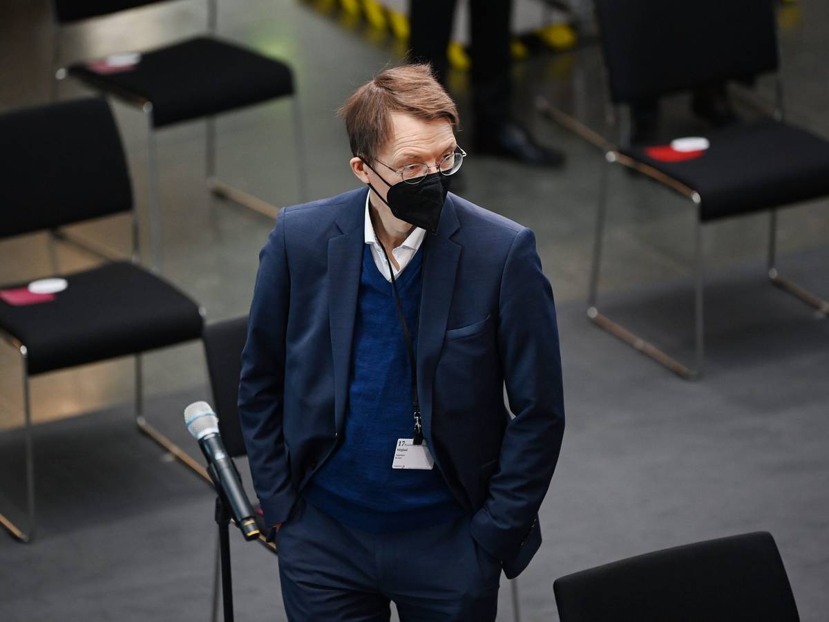13.02.2022, Berlin: Karl Lauterbach (SPD), Bundesminister für Gesundheit, kommt zur Wahl des Bundespräsidenten durch die Bundesversammlung im Paul-Löbe-Haus. Foto: Britta Pedersen/dpa-Zentralbild/dpa +++ dpa-Bildfunk +++