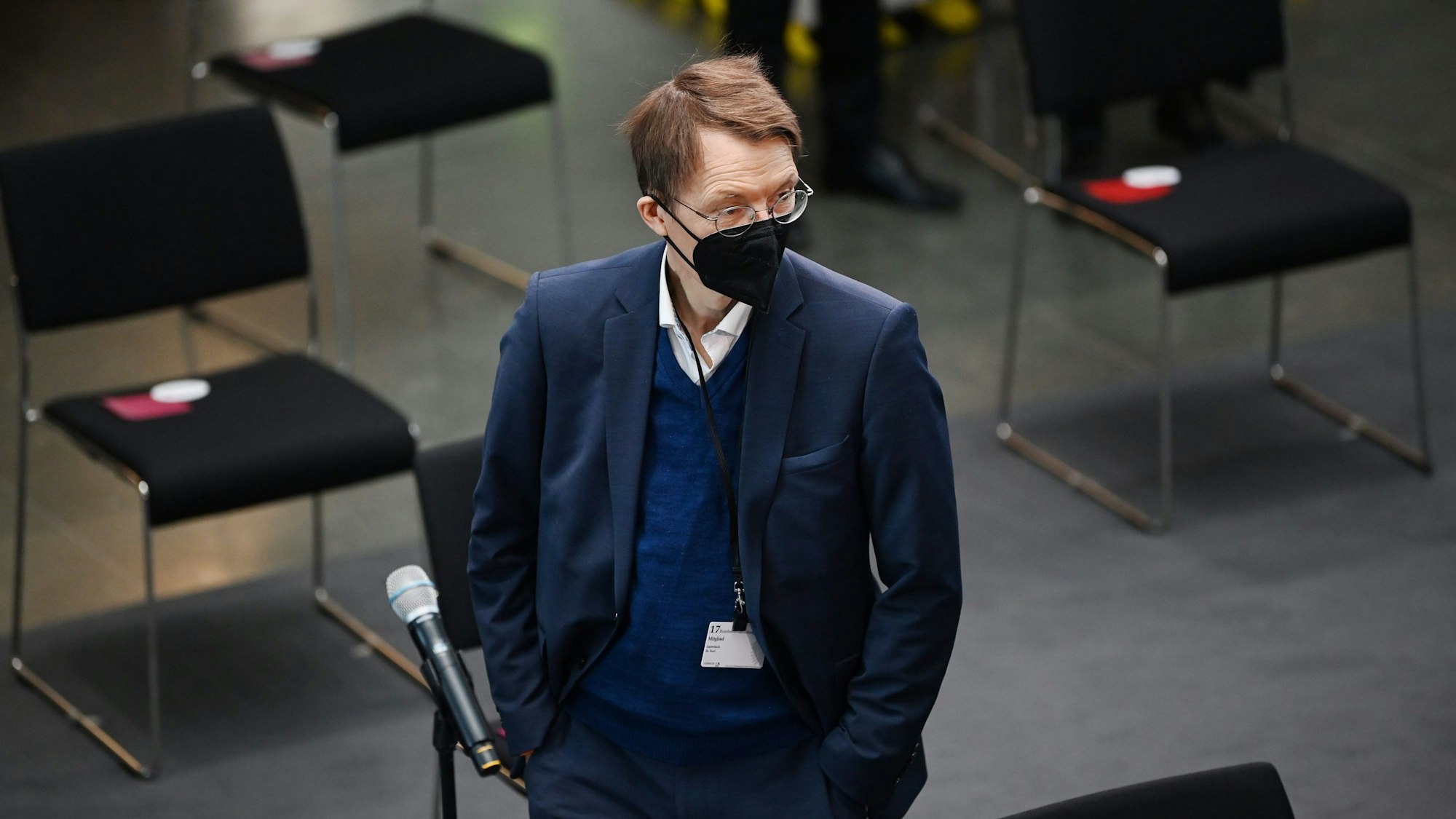 13.02.2022, Berlin: Karl Lauterbach (SPD), Bundesminister für Gesundheit, kommt zur Wahl des Bundespräsidenten durch die Bundesversammlung im Paul-Löbe-Haus. Foto: Britta Pedersen/dpa-Zentralbild/dpa +++ dpa-Bildfunk +++