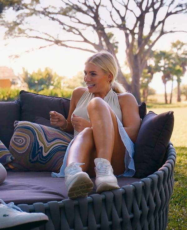„Bachelor“ Dominik Stuckmann mit Kandidatin Nele auf einem Foto aus der Folge vom 16. Februar 2022.