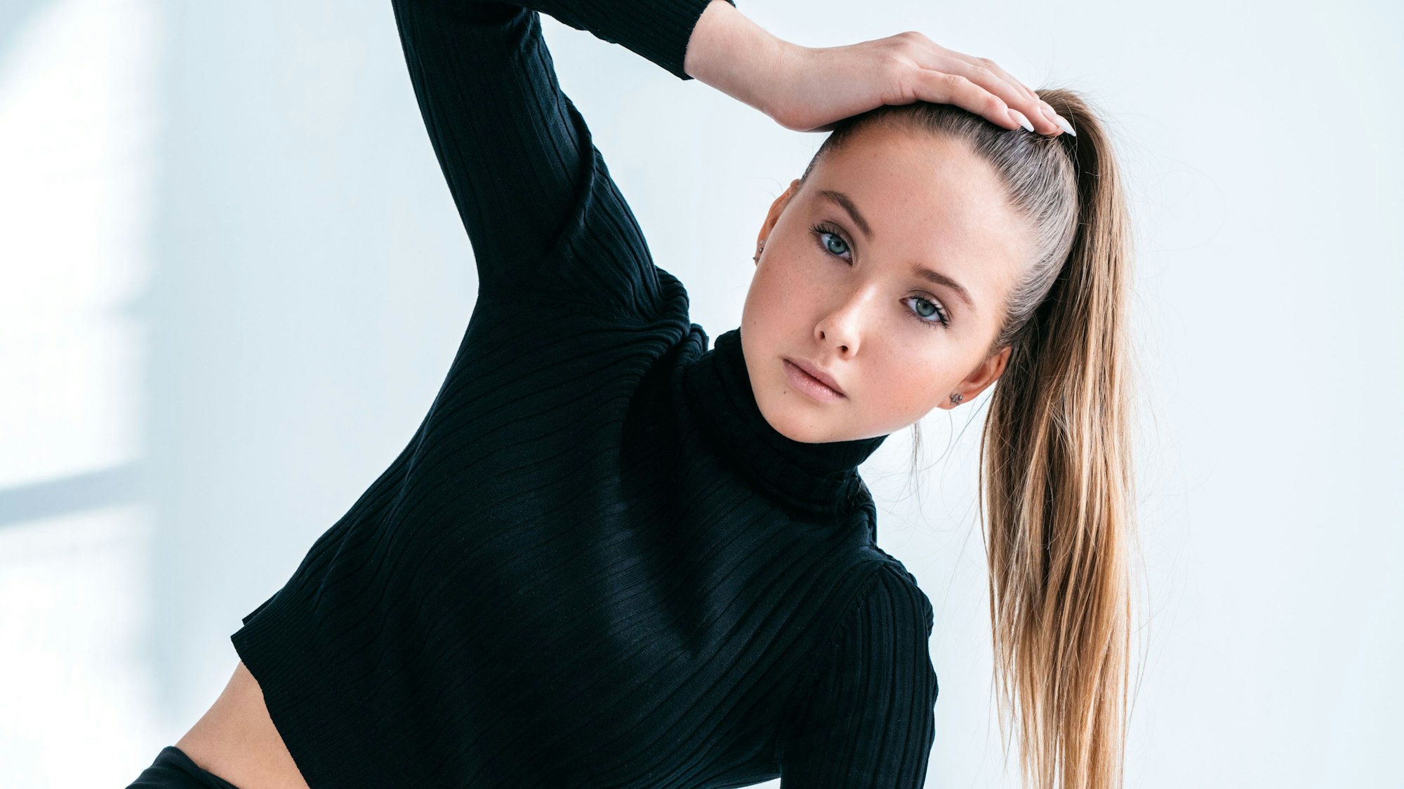 Shania Geiss (hier bei einem Shooting 2019) haut ihre Fans mit einem besonderen Outfit um.