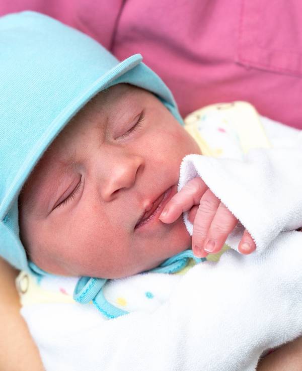 Glückwunsch und herzlich Willkommen! Baby Liam ist am 22.2.2022 um 2.22 Uhr an der Universitätsmedizin Halle zur Welt gekommen.