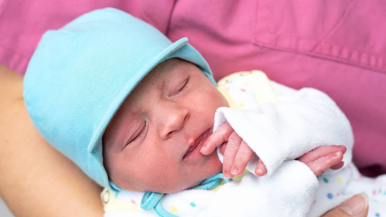 Glückwunsch und herzlich Willkommen! Baby Liam ist am 22.2.2022 um 2.22 Uhr an der Universitätsmedizin Halle zur Welt gekommen.